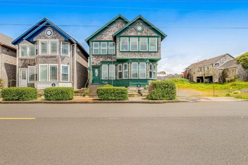 Side-by-side ocean-view homes with hot tubs & fireplaces - 1 block to beach