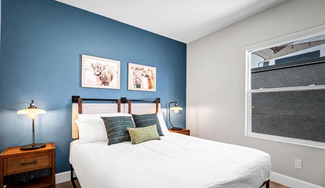 Single Bedroom - Queen Size. Heart of Downtown Vista