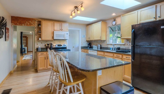 Single Level Home - Easy Access to Everything Cool in Boulder - Plus Garage