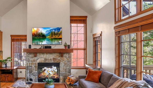 Ski in/out Buttercup, remodeled, pet-friendly