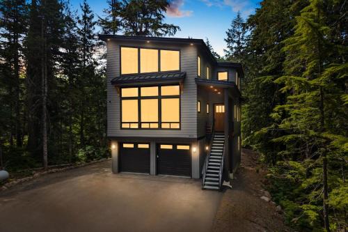 Sleeps 14 Hot Tub Sauna Fire Pit Stunning Views