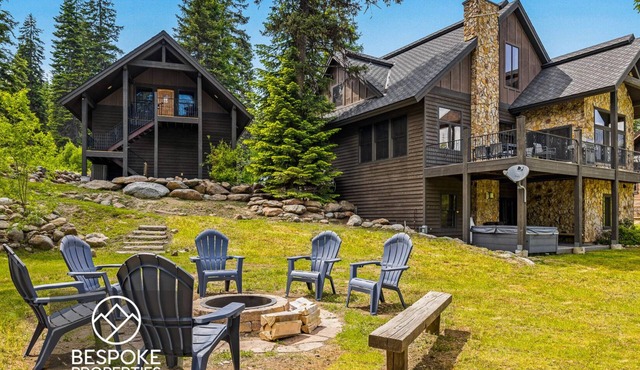 Sleeps 16, hot tub, theater, pet-friendly, AC