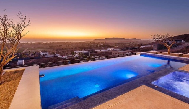Sleeps 8-Lavish 4-Bed Villa Ultimate Luxury & Amenities, Luxury Villa