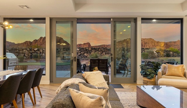 Snow Canyon Retreat STUNNING VIEWS! NO PETS!