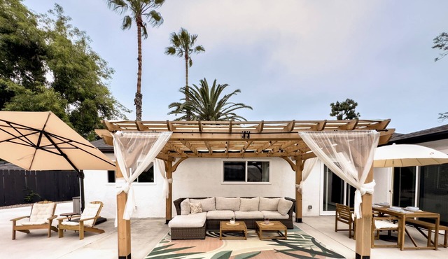 Solar-Heated Pool w/View, 15 mins to Everything!