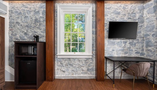 Sonoma Wine Country Escape 1BR Queen Room