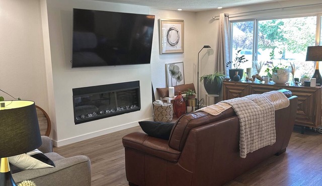 Soothing 2-bedroom house with AC in charming Springfield