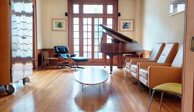Sophisticated elegant home in center of downtown