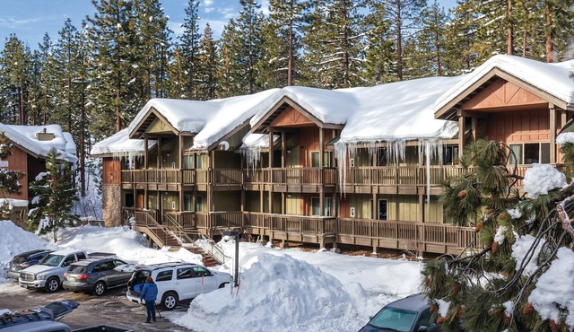 South Shore Charming 2-bedroom lodge in Zephyr Cove