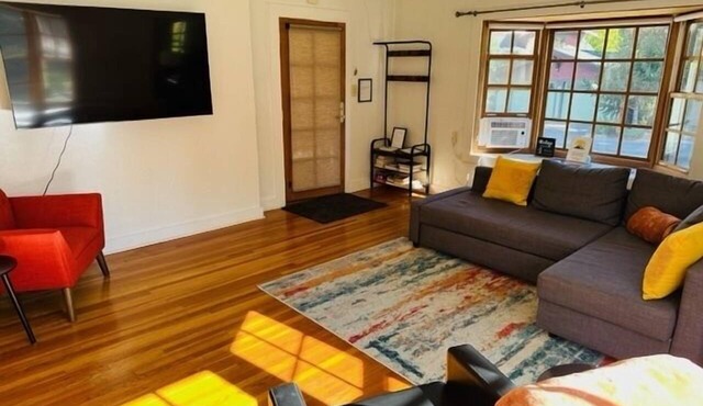Spacious 1 Bedroom across from Drake Park