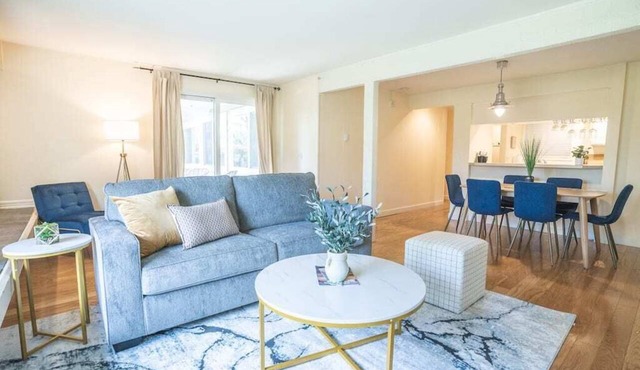 Spacious 2B2B Condo near downtown & Microsoft