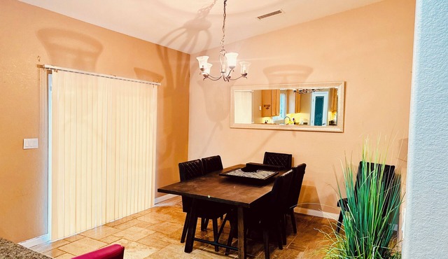 Spacious 4-bedroom house in welcoming Ramona with AC, WiFiand built in ROMANCE !