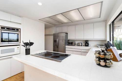 Spacious 4BD, La Jolla, Ocean Views, Jacuzzi