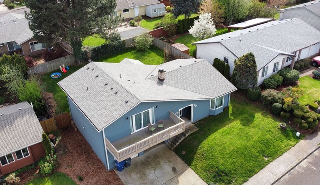 Spacious 4BR home w/hot tub near Salem wineries & family fun!