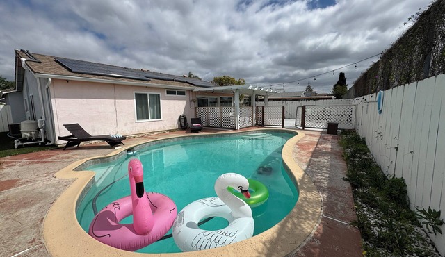 Spacious 5-bedroom house with AC and solar heating pool in beautiful San Diego