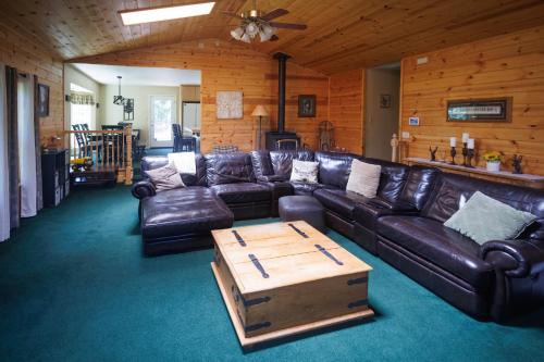 Spacious 5BR Mountain Home in Peaceful Mi-Wuk