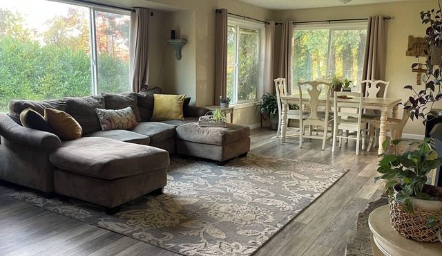 Spacious and lovely, 1 level home in South Salem