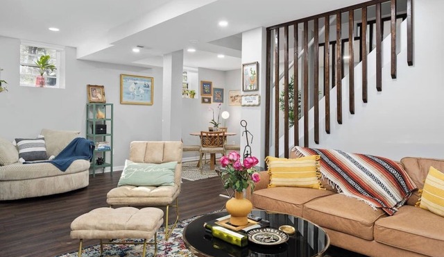 Spacious, Chic, and Artistic Suite near Kirkwood and East Lake Golf Course!