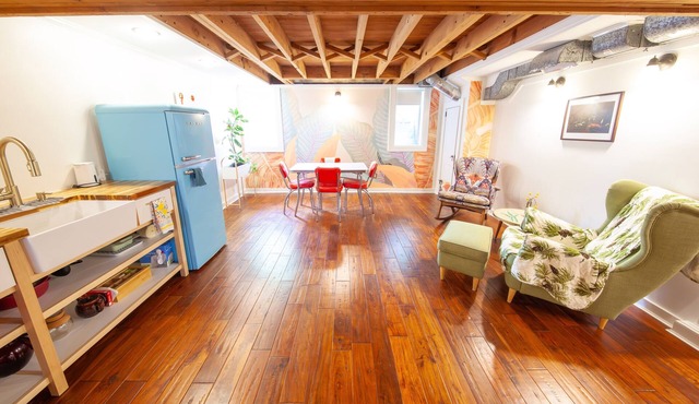 Spacious & Comfy city retreat, w/lux steam shower! In the heart of the Portland.