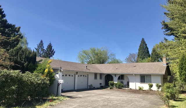 Spacious family-friendly home near WOU!