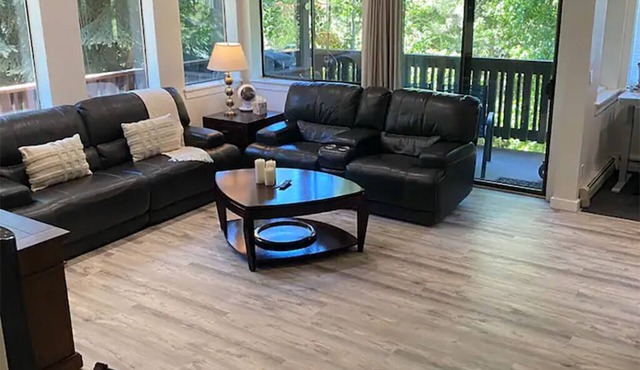 Spacious Quiet Comfort in the Pines 2BR 2BA, Incline Village Gem, 28-90 days.