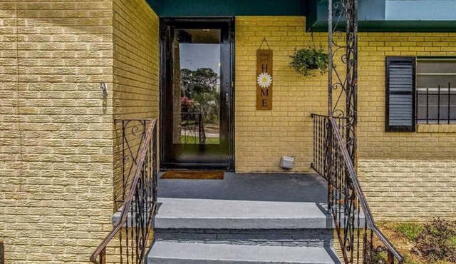 Spacious Split Level Home near the Pensacola I-10 Highway