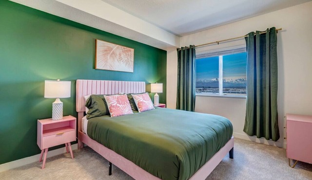 Spacious Tropical Themed 2bd 2ba