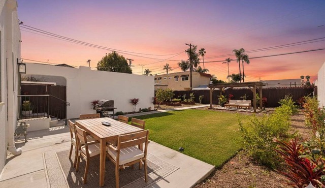 Spanish Style, 3 Beds, Cozy + Spacious, Cafes
