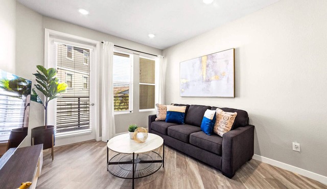 Sparks Marina 1BR · Jacuzzi, Mountain Views & Pool