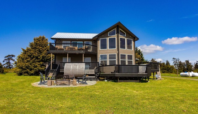Spectacular Villa on 5 Acre Hill, Panoramic NW Mountains/Sound Views. Sauna,Spa!