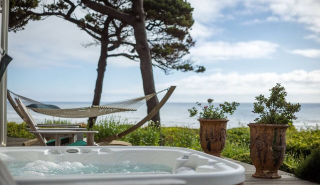 Spindrift at Seal Rock *Secluded Estate*