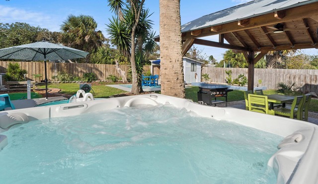 St. Augustine 3-bed, Walk to Beach, Pool, Hot Tub, Tiki & Golf Green