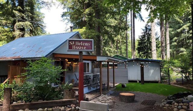 St. Helens House ~ Yale Lake/Mt St Helens Retreat.