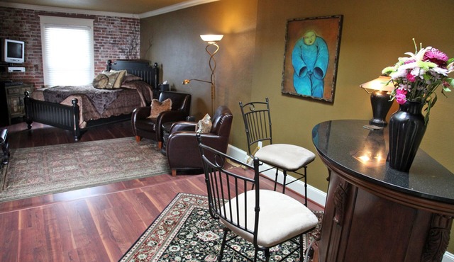 Stay & Play! Winery Loft #5 in Historic Downtown Carlton