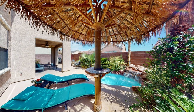 Strip view hot tub , BBQ back yard
