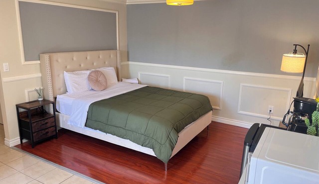 Studio Living/Near Airport/Quiet Neighborhood
