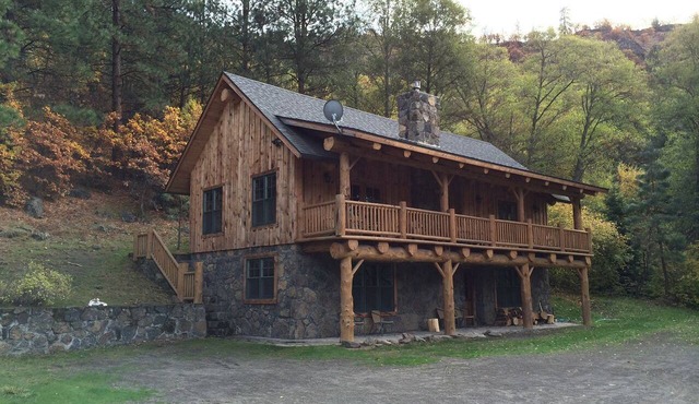 Stunning Log Cabin Rental with Breathtaking Views in Tygh Valley, Oregon