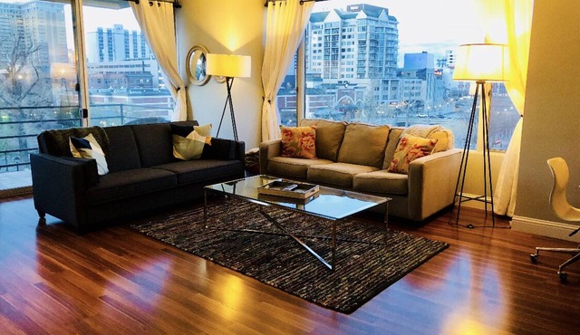 Stunning Views On Riverwalk Wow Factor 1BR 2BA