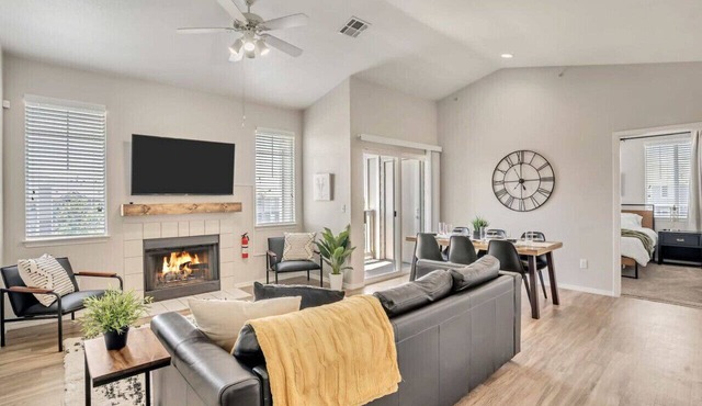 Stylish 2BR Apt with Twin over King Bunk, Pool, and Fitness Center, Close to Hill AFB