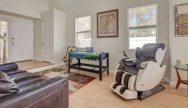Summerlin.Pool.Sauna.Jacuzzi.Massage Chair. Sparkling.Serene.4Bdr 2King8TwinBed