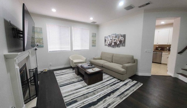 Sunny San Diego Escape, 20 Mins to Beaches, Zoo, Downtown & Convention Center
