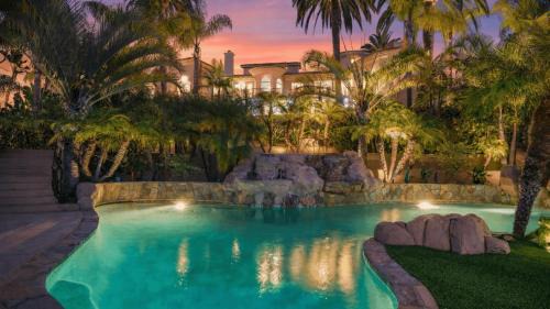 Sunset Estate by AvantStay