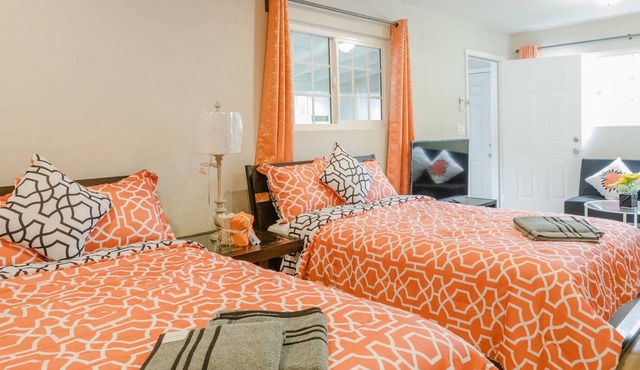Sunset Studio Home w/ kitchen near DTLA