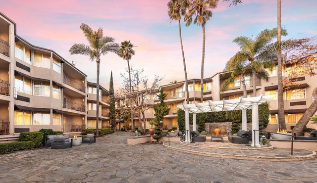 The Belamar Hotel Manhattan Beach, Tapestry by Hilton