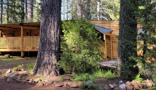 The "Farmhouse" with Hot Tub at Bigfoot Lodging Lassen
