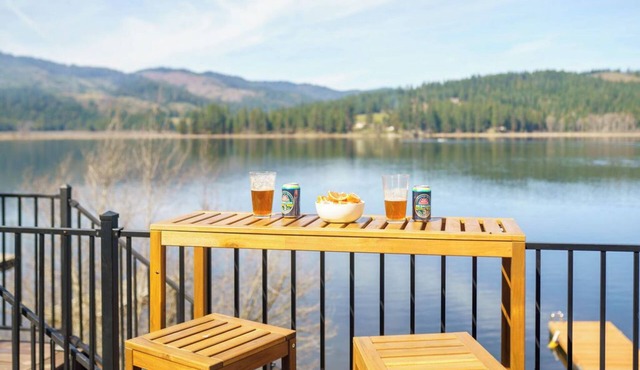 The Funky Pine Cabin, Paddle boards + Dock