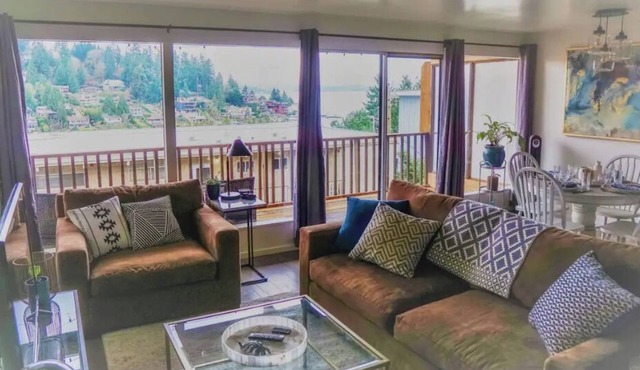 The Heron in Meydenbauer Bay Bellevue | 29 Nights!