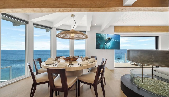 The Malibu Rd Tree House l Beachfront & Central
