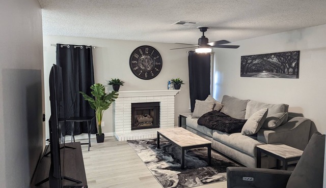 The Perfect Las Vegas Condo! Eight Minutes from the Strip and Allegiant Stadium!