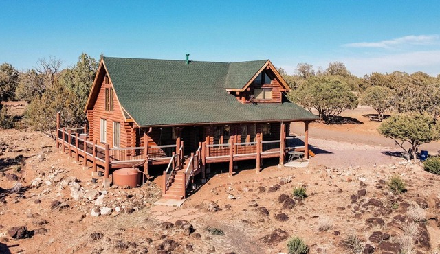 The Perfect Retreat: Beautiful Log Cabin in Northern Arizona, Camp Picacho - Adventure Awaits